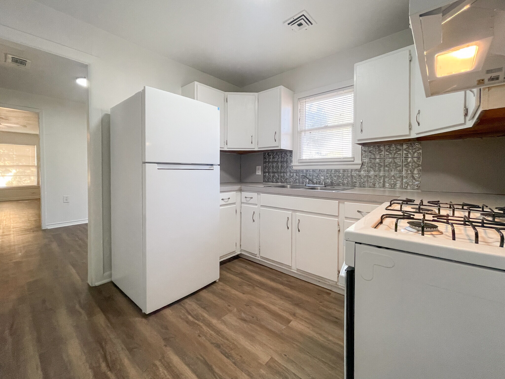 Building Photo - 3812 Pine Ave