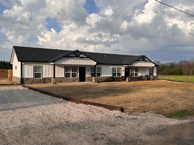Building Photo - 804 Co Rd 1058