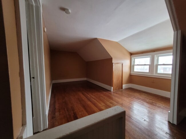 Building Photo - 857 Newton Ave