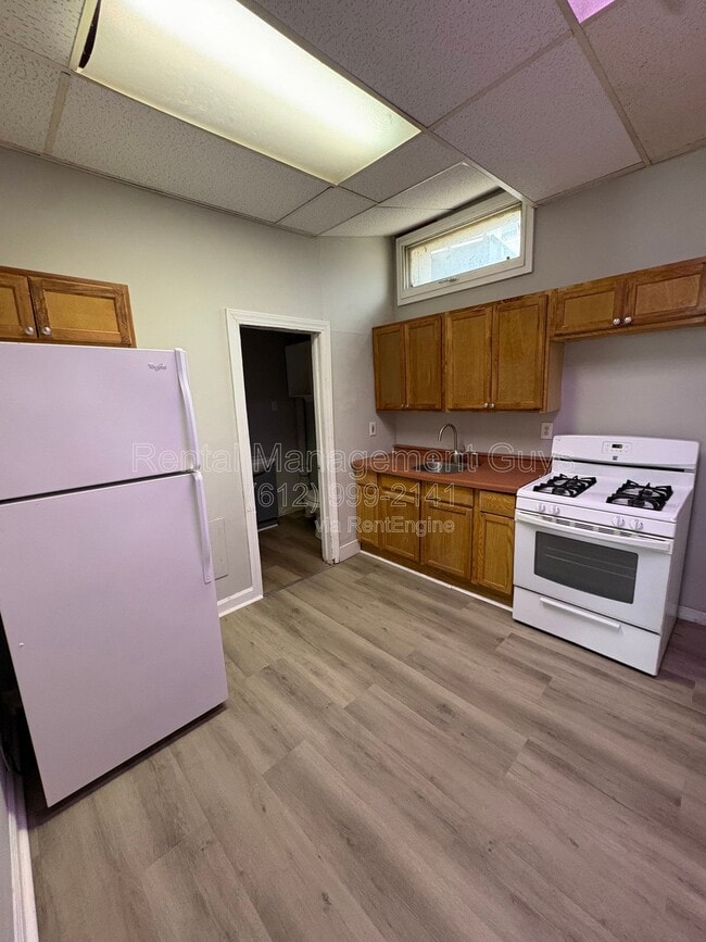 Building Photo - 531 S Stryker Ave