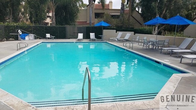 Building Photo - 2 Story 2Bd 2Ba Condo w/Vaulted Ceilings a...