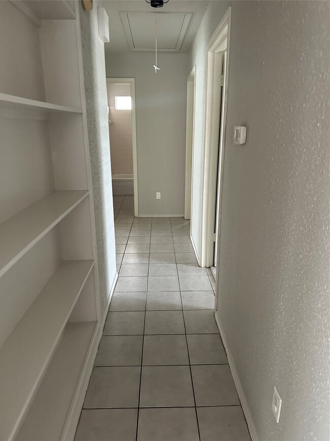 Building Photo - 10510 Clear Cove Ln