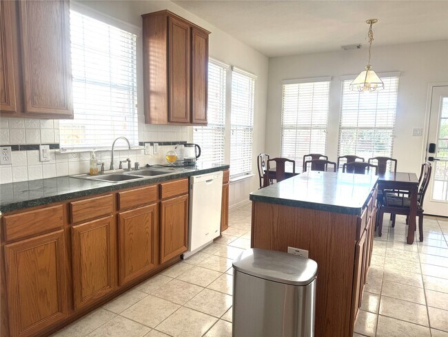 Building Photo - 6611 Sunrise Valley Ln