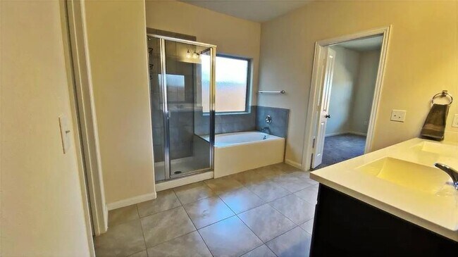 Building Photo - 14000 Cantata Ln