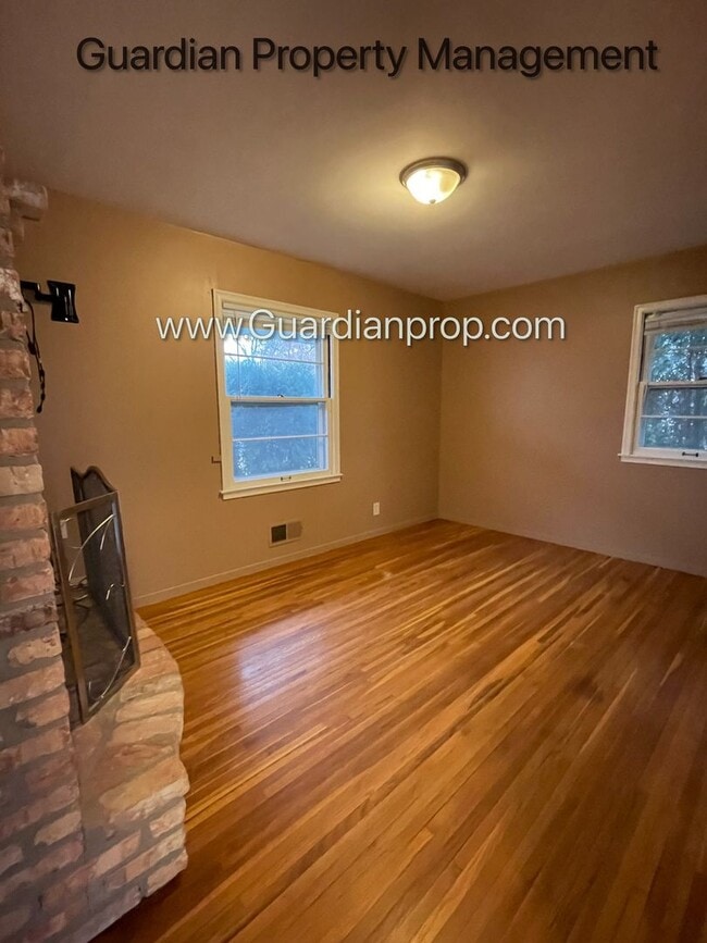 Building Photo - Single Family Home Featuring 2 Baths, 2 Car Garage, Fireplace, and Fenced in Yard