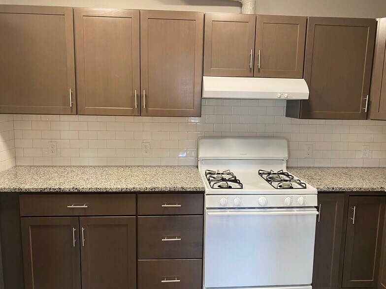 Building Photo - 1190 Plymouth Ave