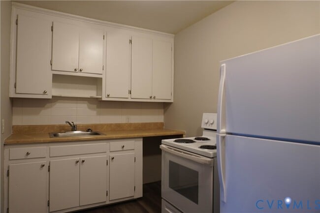 Primary Photo - 214 Randolph St