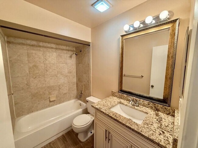Building Photo - 5232 Via Hacienda Cir