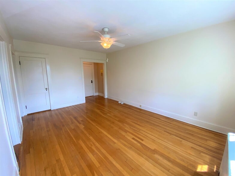 Building Photo - 520 High St