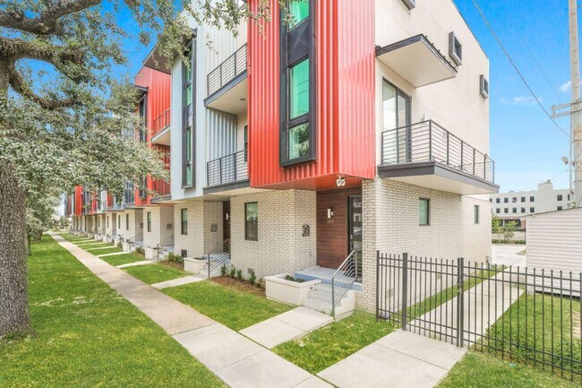 Building Photo - 3737 Bienville Ave