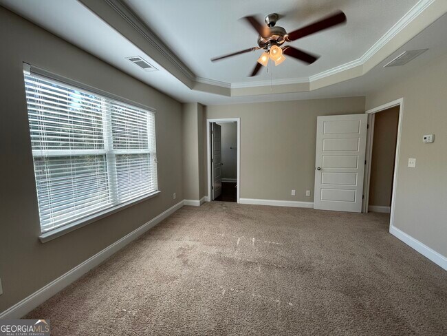 Building Photo - 495 Kirkland Dr