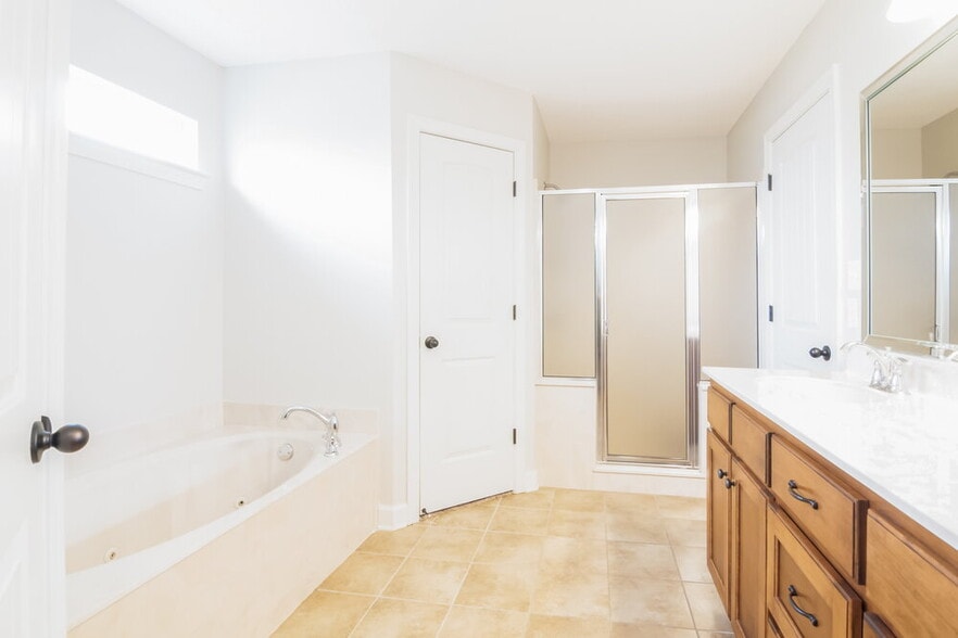 Building Photo - 2571 Blue Ridge Dr