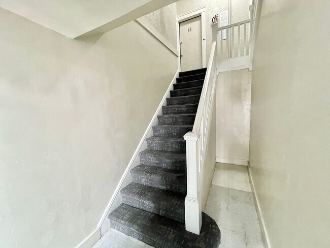 Building Photo - Charming Hayes Valley Studio! Location! La...