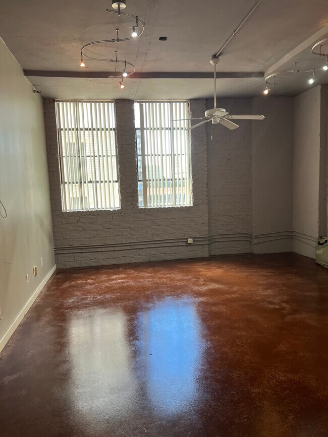 Building Photo - 1122 Jackson St