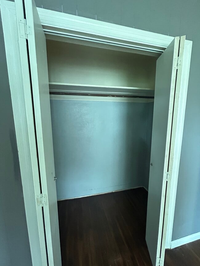 Building Photo - 5420 E 1st St N