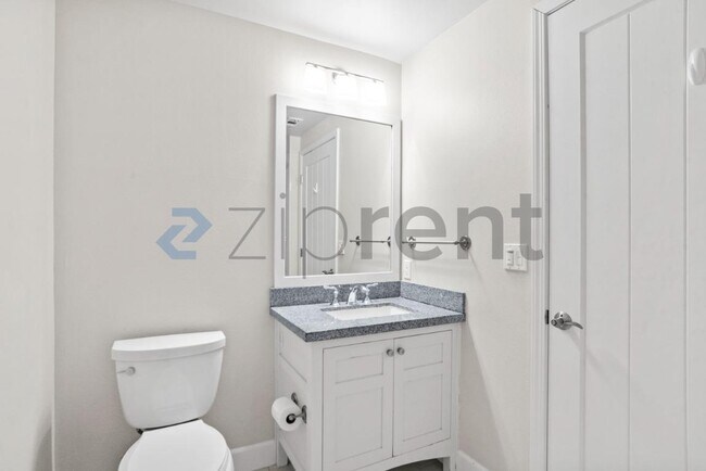 Building Photo - Unit 210