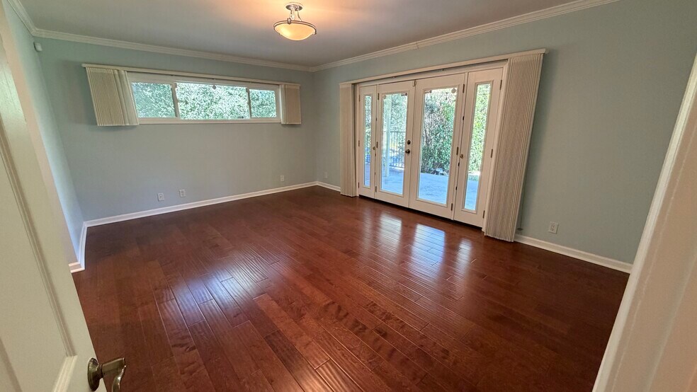 Building Photo - 1385 Greenmont Dr