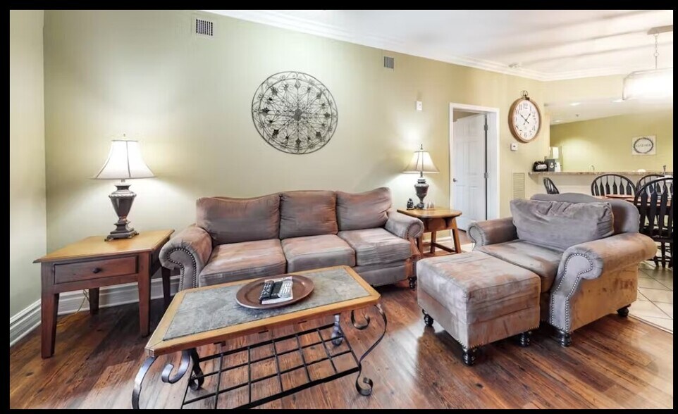 Building Photo - 215 Woliss Ln