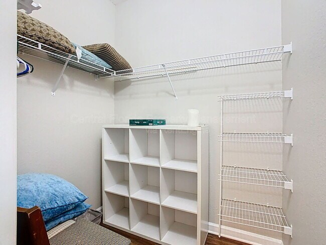 Building Photo - 2300 Silver Palm Dr