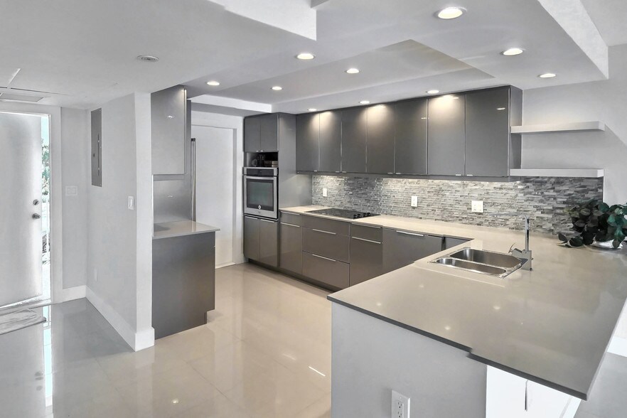 Building Photo - 3091 N Course Dr
