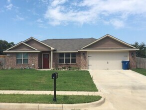 Building Photo - Move in ready-$400 off-  Single Family Home in Lindale ISD- Large Fenced in backyard - Safe neigh...