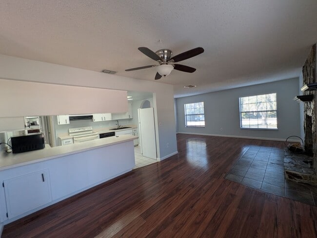 Building Photo - Wonderful 3/2/2 Corner Lot Near Golf Course In Citrus Springs