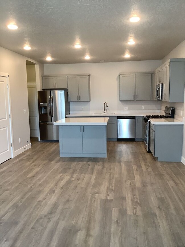 Building Photo - Townhome in Prime Spanish Fork Location