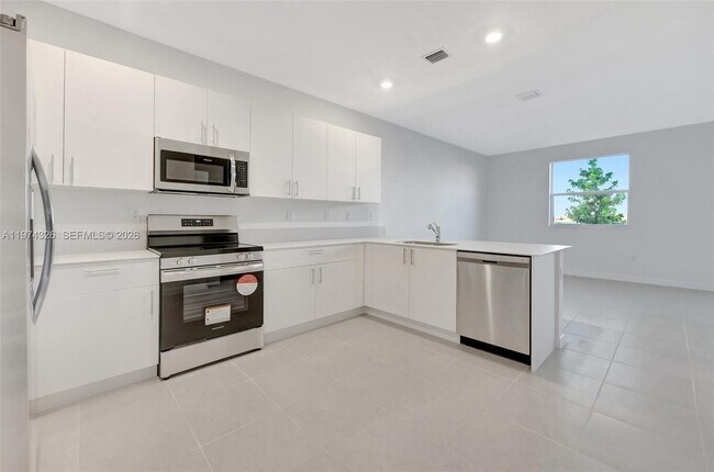 Building Photo - 2574 SE 25th Ct