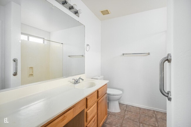 Building Photo - 12937 W Bloomfield Rd