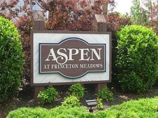 Building Photo - 2403 Aspen Dr