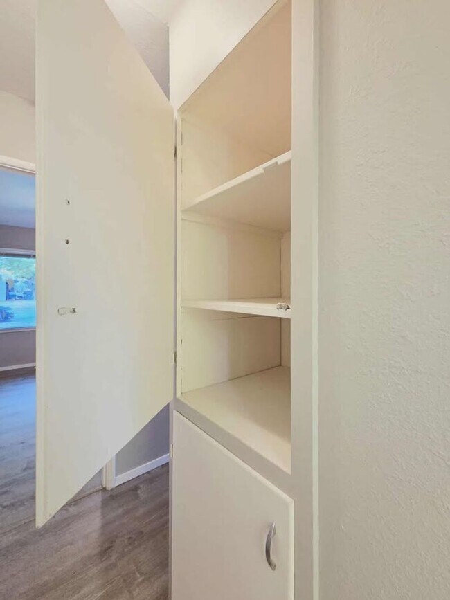 Building Photo - 1261/1263 Montana St.