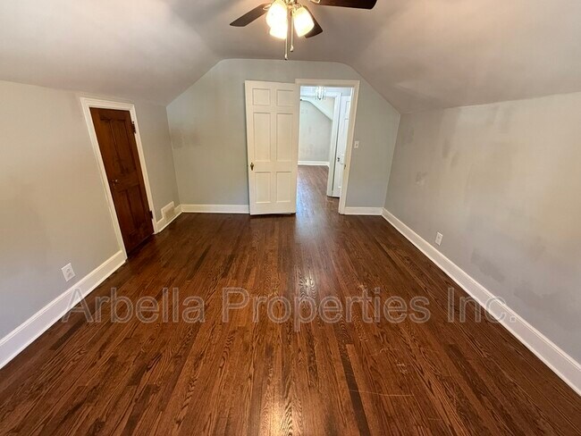 Building Photo - 1437 Valley St