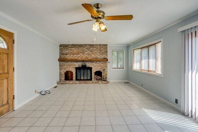 Building Photo - 3 bedroom, 2 bath Ranch -AVAILABLE AUGUST