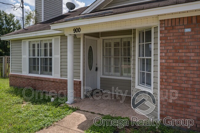 Building Photo - 900 Mister Dr