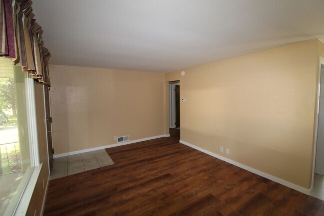 Building Photo - 6112 N Driscoll Blvd