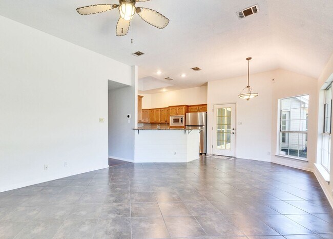 Building Photo - Beautiful Home in Shady Hollows Available ...