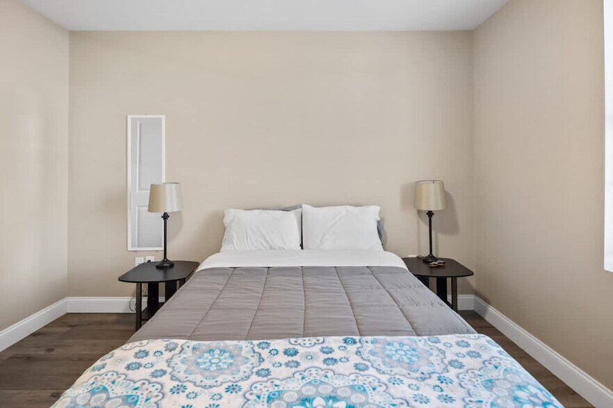 Building Photo - 140 Pearl St