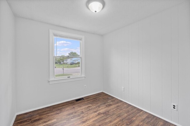 Building Photo - PLEASANT RUN - Well cared for 3 bed ranch ...