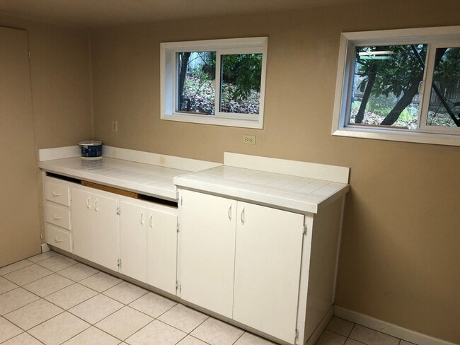 Building Photo - Updated 3 bedroom 3 bath house in Eugene!