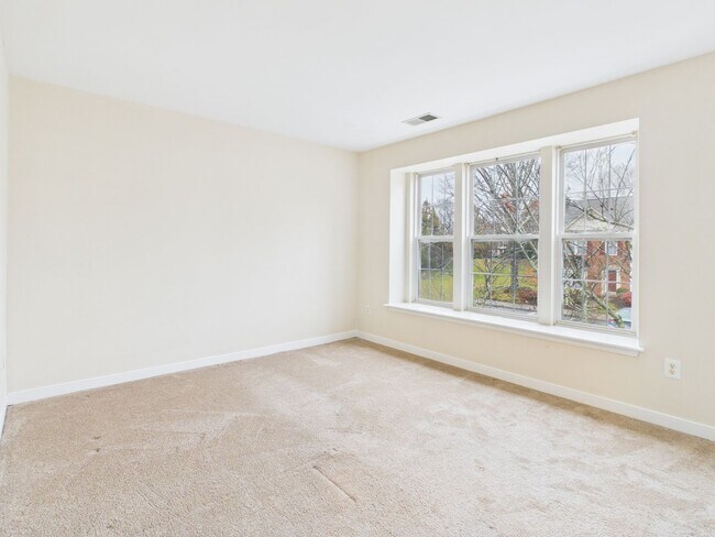 Building Photo - 5313 Golf Villa Ln