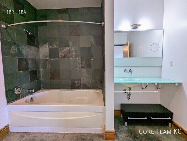 Building Photo - 382 W 22nd St