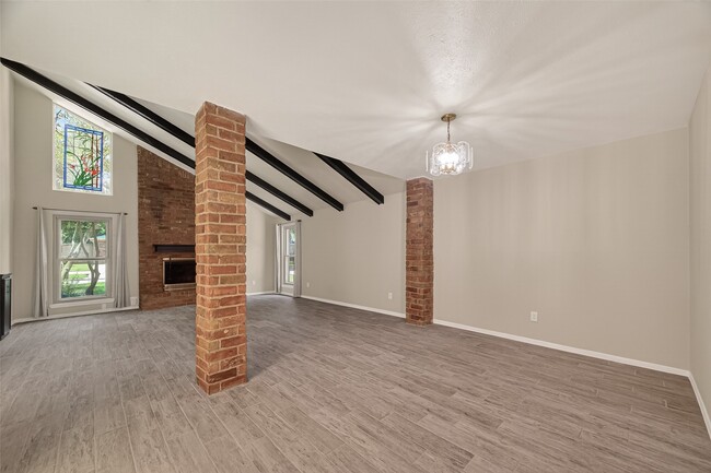 Building Photo - 7527 N Hollow Cir