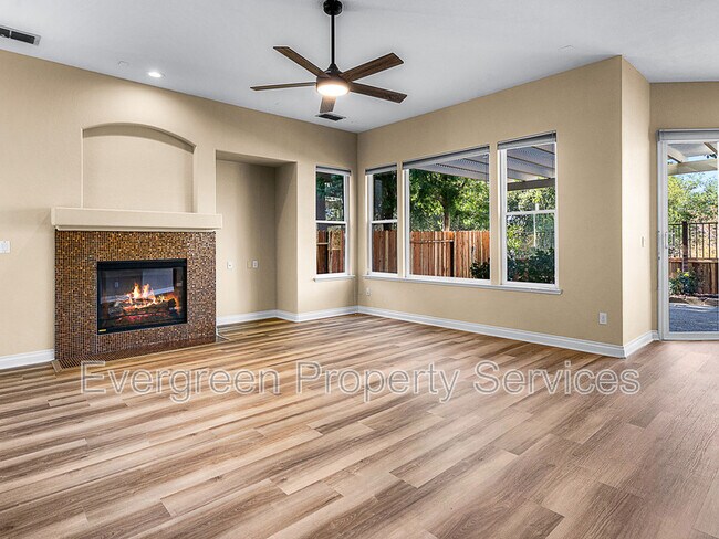 Building Photo - 12021 Gold Pointe Ln