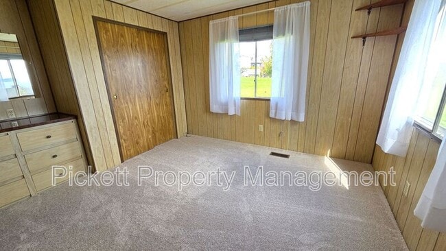 Building Photo - 2397 Alaska Ave E