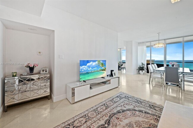 Building Photo - 17875 Collins Ave