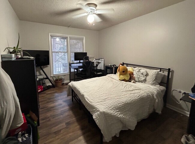 Building Photo - Spacious 3BD/2BA townhome near NCSU available in August 2026!