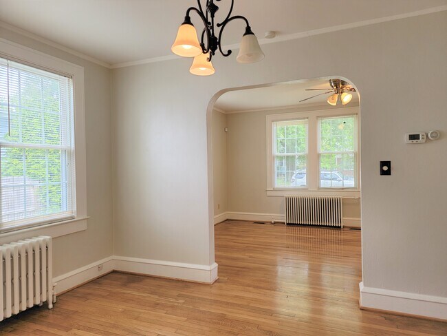 Building Photo - 69 Greenbriar Ave