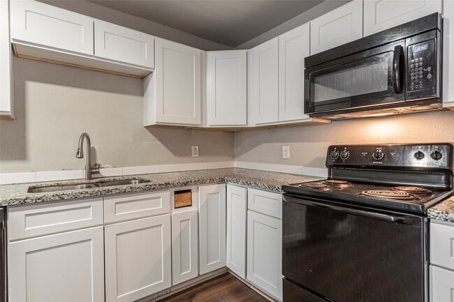 Building Photo - 2801 Virginia St