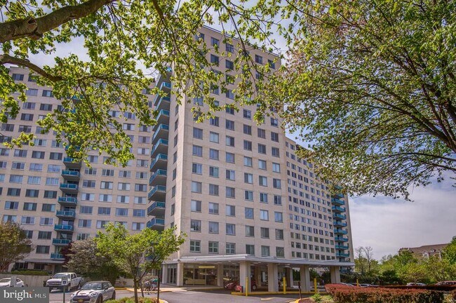 Building Photo - 10500 Rockville Pike