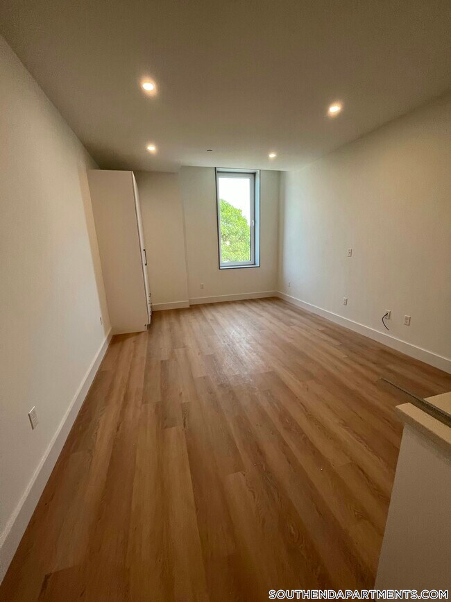 Building Photo - 1127 Harrison Ave